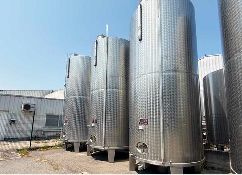 304 SS tank with conical base on legs 247 HL (24,700 litres) LAGOUARDE