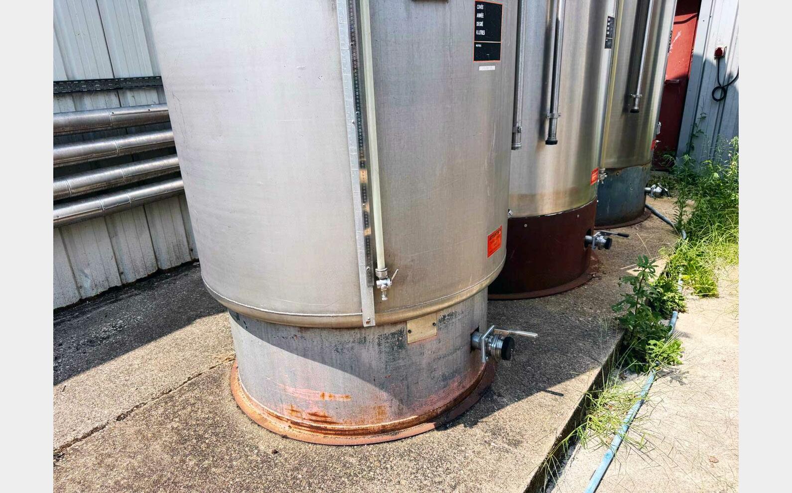 304 SS tank with conical base and skirt 34 HL (3,400 litres) CITERNOX
