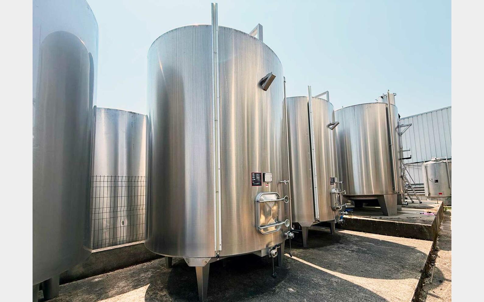 Cuve inox 304 fond conique sur pieds 150 HL (15 000 litres)