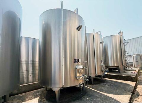 304 SS tank with conical base on legs 150 HL (15,000 litres)