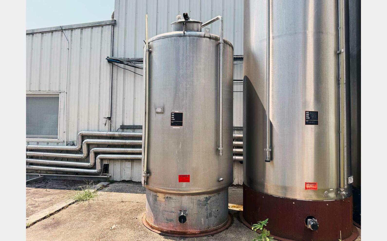 304 SS tank with conical base and skirt 34 HL (3,400 litres) CITERNOX