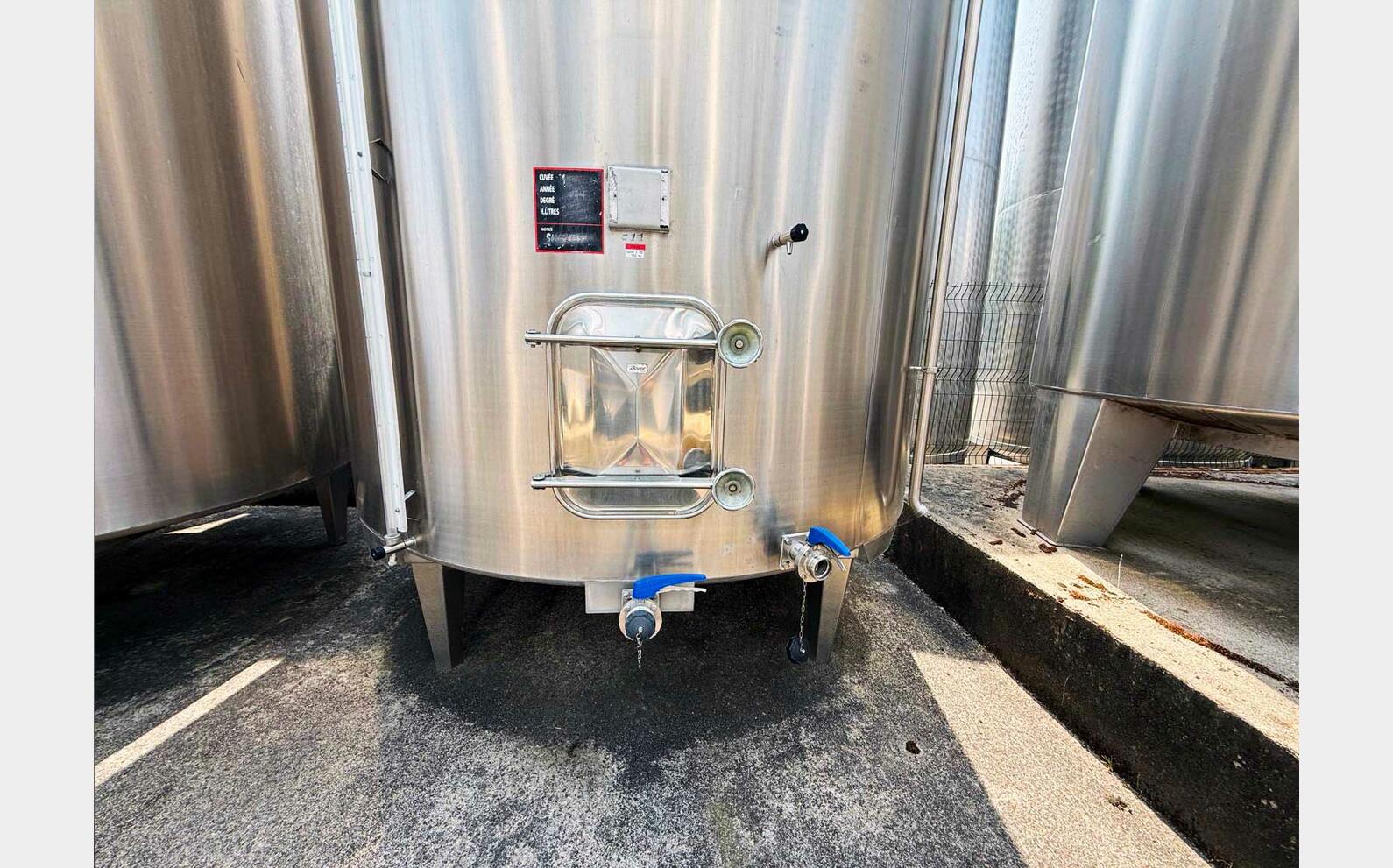 304 SS tank with conical base on legs 150 HL (15,000 litres)