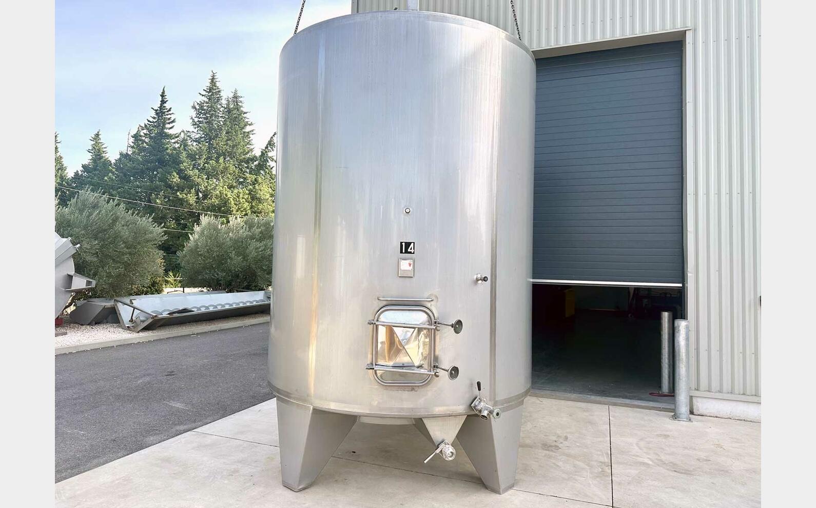 Cuve inox 304 thermor&eacute;gul&eacute;e sur pieds 155 HL (15 500 litres) RURALINOX
