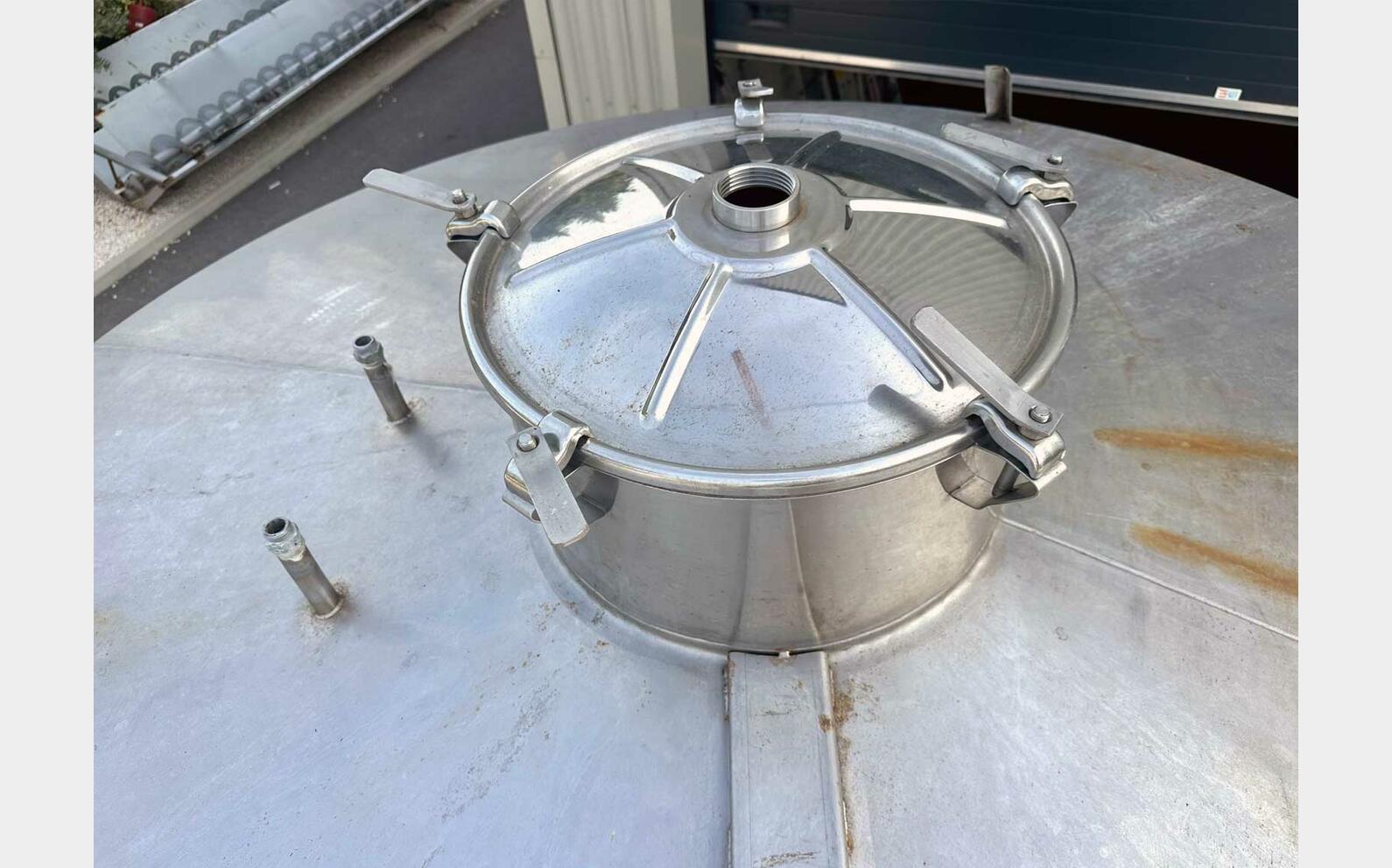 Cuve inox 304 thermor&eacute;gul&eacute;e sur pieds 155 HL (15 500 litres) RURALINOX