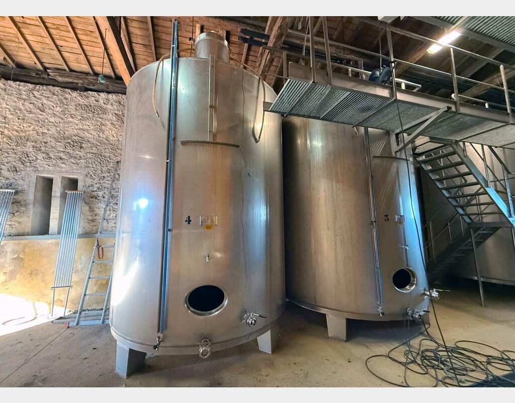 Cuve inox 304 thermor&eacute;gul&eacute;e sur pieds 240 HL (24 000 litres) IZZINI