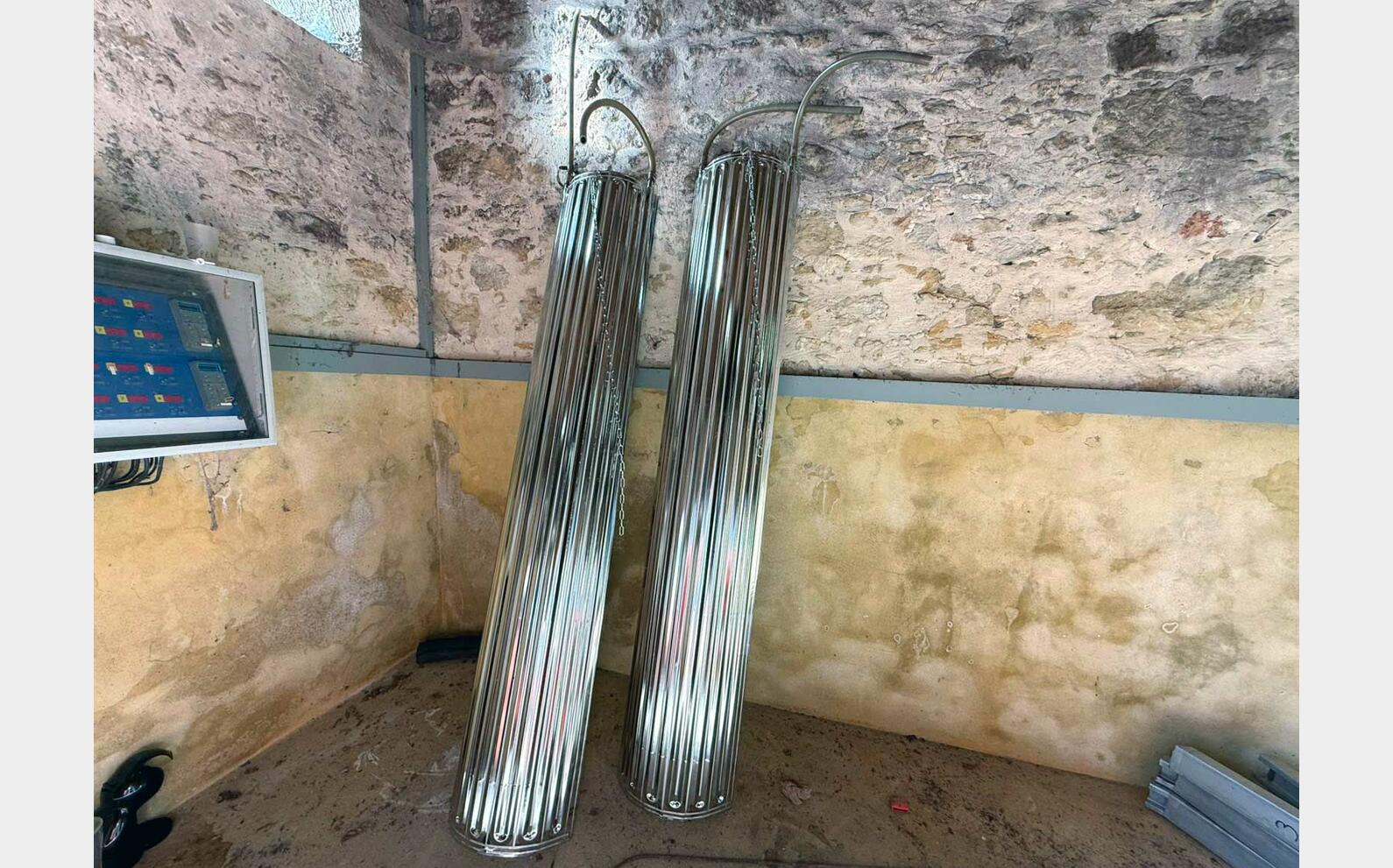 Cuve inox 304 thermor&eacute;gul&eacute;e sur pieds 240 HL (24 000 litres) IZZINI