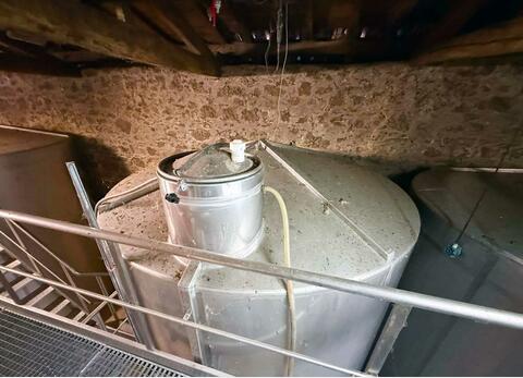 Temperature-controlled 304 SS tank on legs 240 HL (24,000 litres) IZZINI
