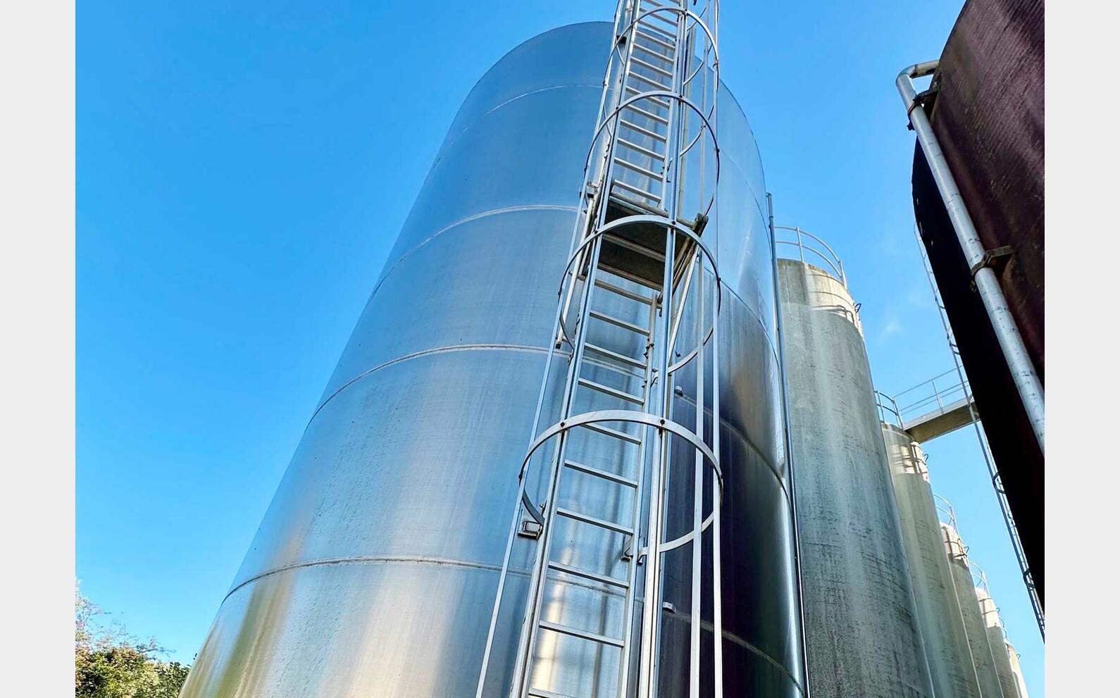 Cuve inox 304 fond plat 1500 HL (150 000 litres) TEC INOX
