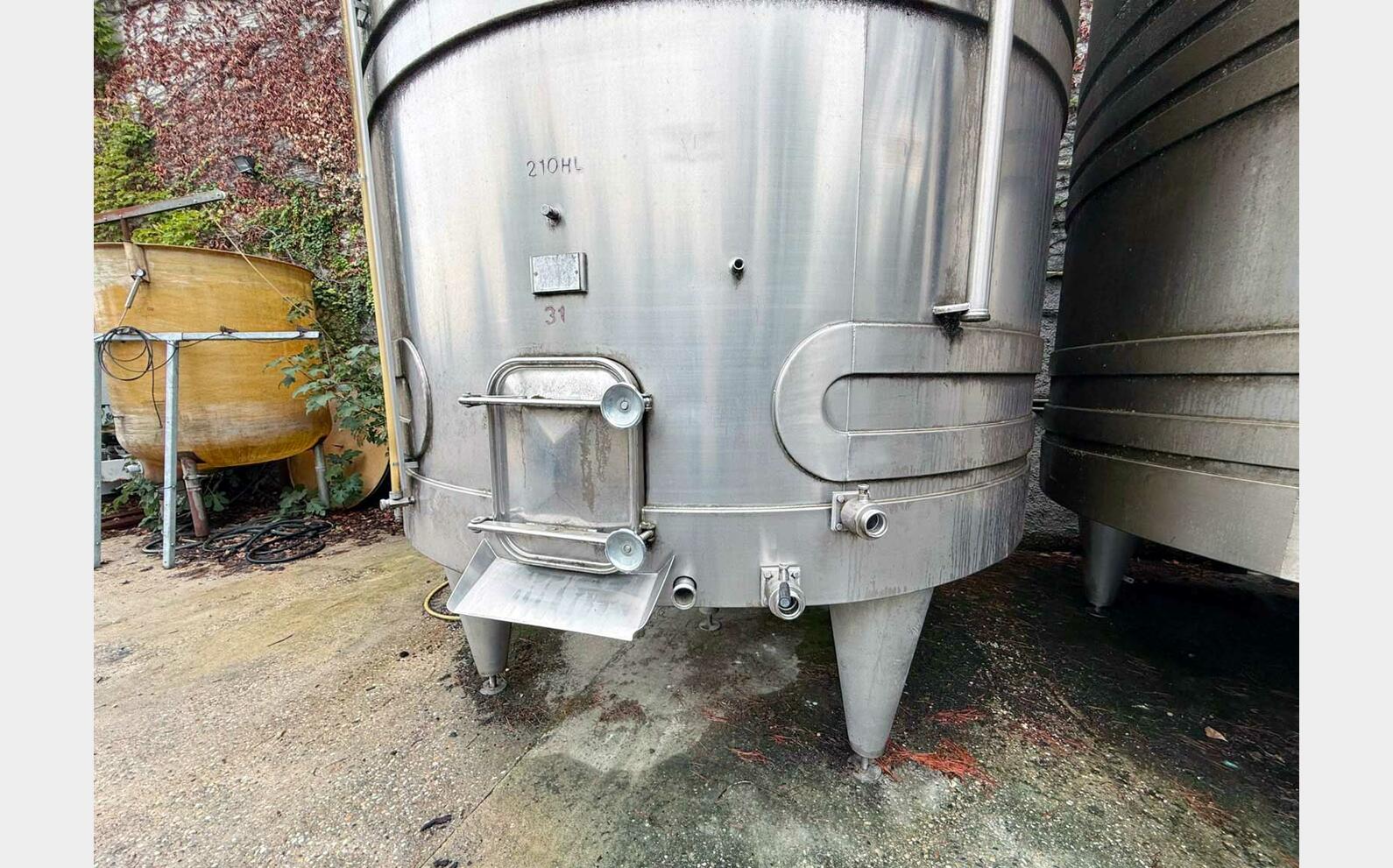 Cuve inox 304 thermor&eacute;gul&eacute;e fond plat 210 HL (21 000 litres) STAI