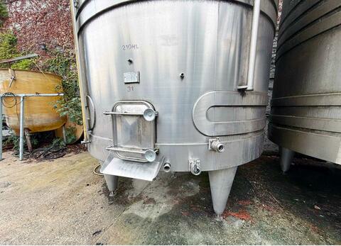 Flat-bottomed, temperature-controlled 304 SS tank 210 HL (21,000 litres) STAI