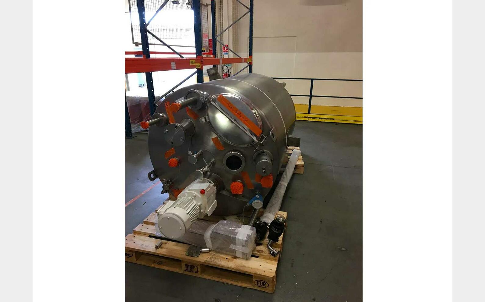 304 SS stirred tank with conical base 16 HL (1,600 litres) PIERRE GUERIN