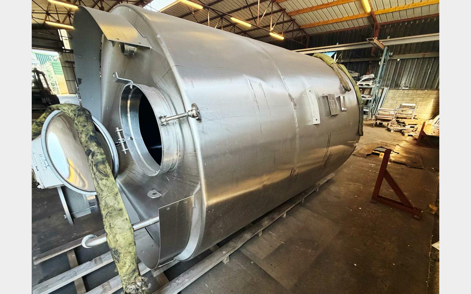 Cuve inox 316L agit&eacute;e fond conique 68.35 hl (6 835 Litres ) OIERRE GUERIN