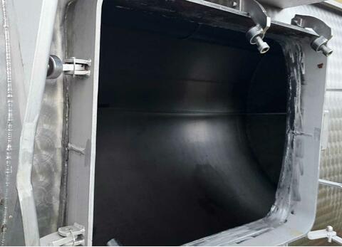 Cuve inox 304 fond inclin&eacute; sur jupe 155 HL (15 500 litres)
