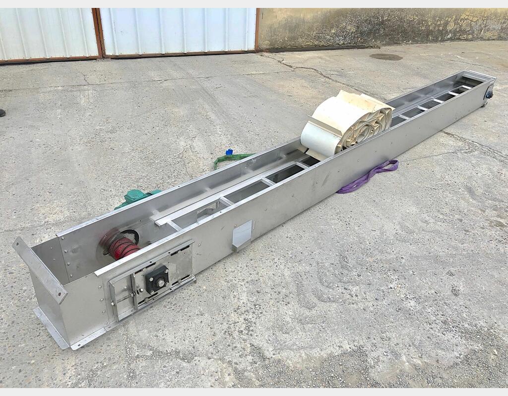 Tapis elevateur &agrave; tasseaux