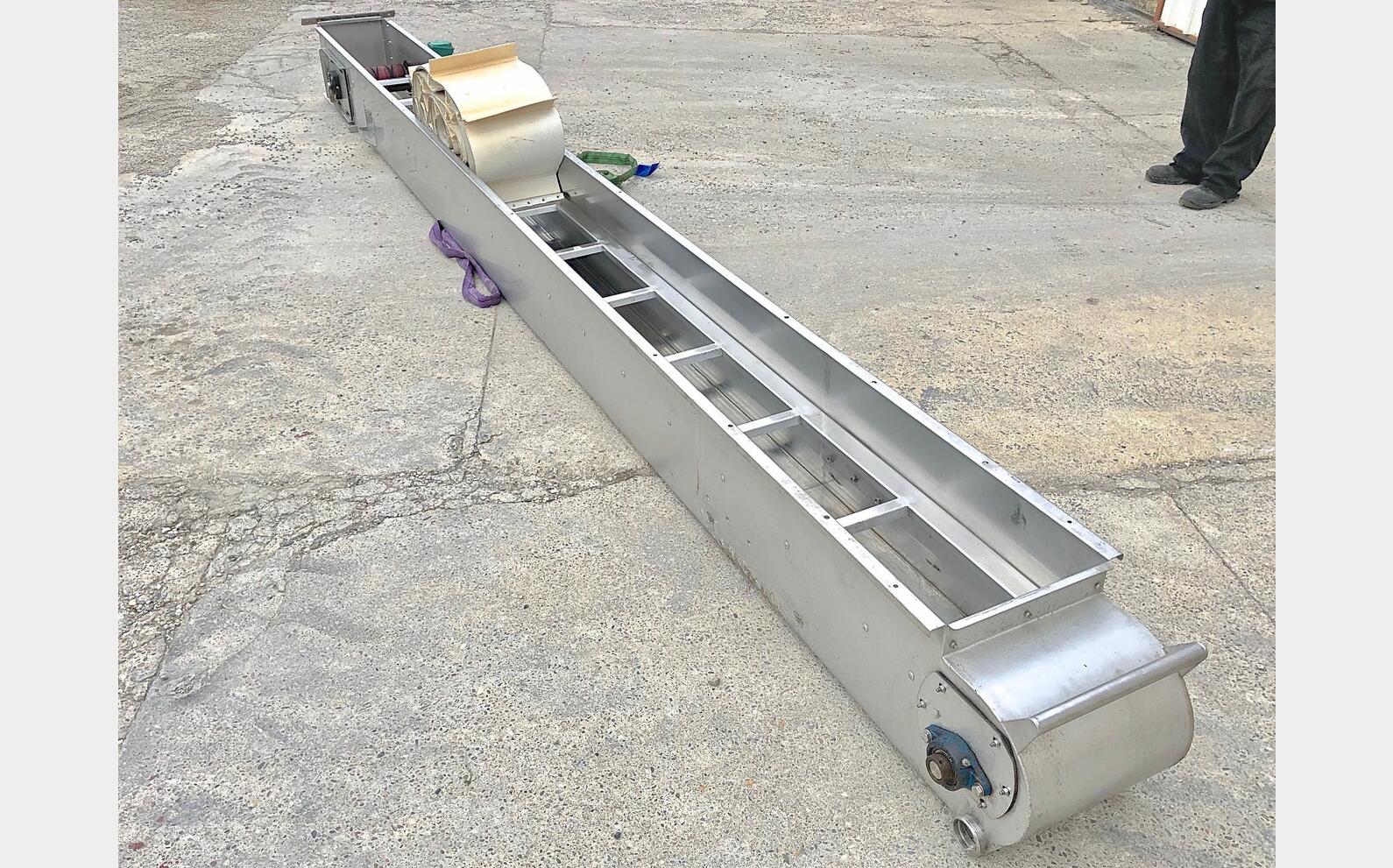 Tapis elevateur &agrave; tasseaux