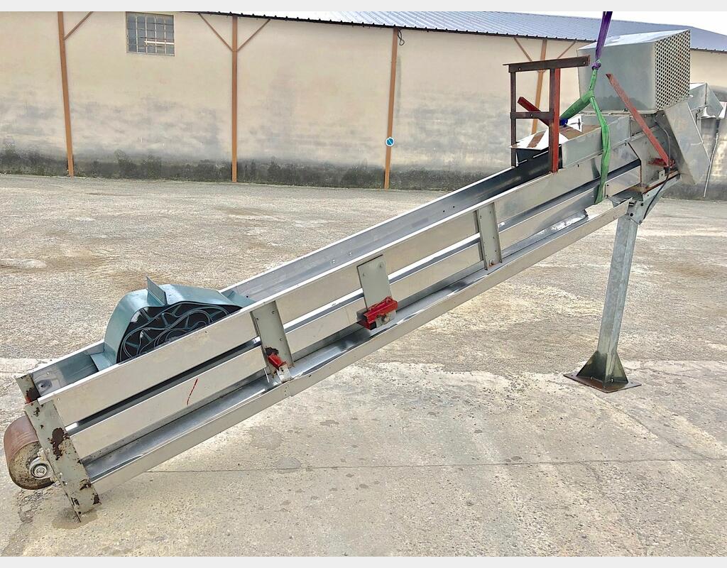 Tapis elevateur &agrave; tasseaux