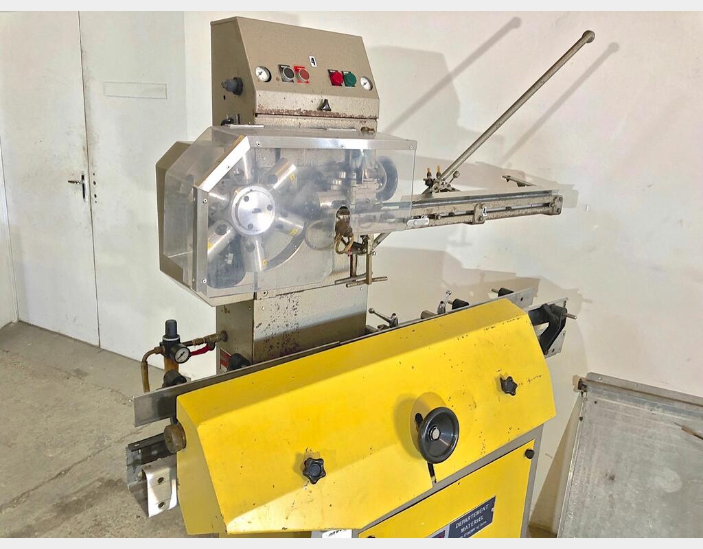 Distributeur de capsules