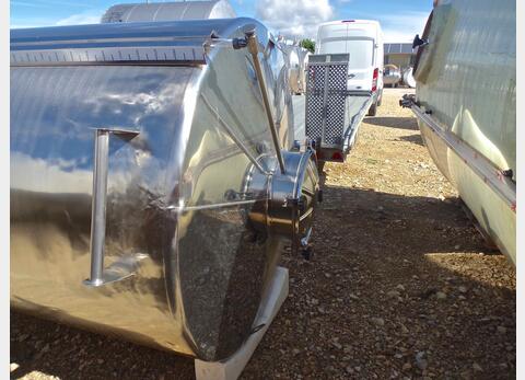 cuve INOX ferm&eacute;e sur pieds de 5000 litres