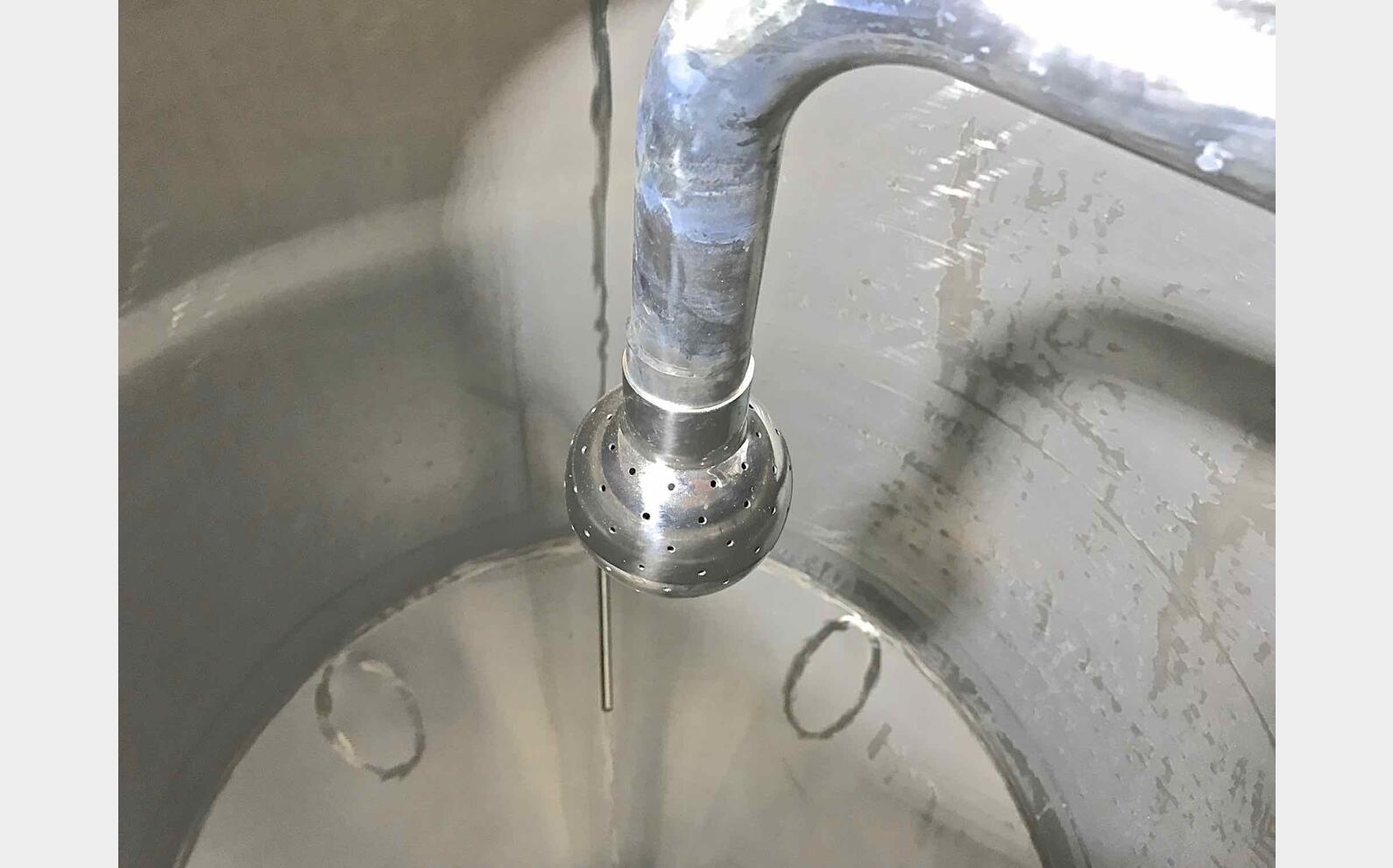 Cuve ferm&eacute;e sur pieds cylindro conique MATERIEL NEUF