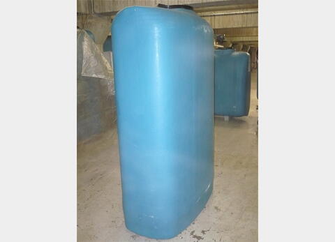 cuve stockage POLYESTER Volume : 1.500 litres MATERIEL NEUF ET COUVERCLE AVEC &Eacute;VENT