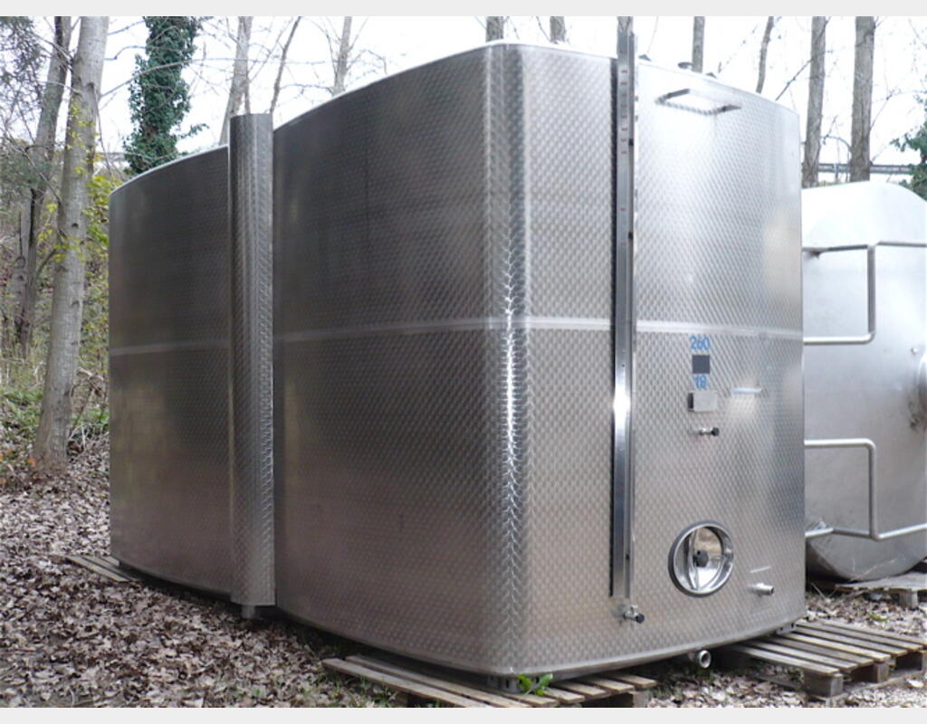 cuve stockage INOX 304 Agroalimentaire (vin rouge). Marque : DEFRANCESCHI. Ann&eacute;e : 1985.