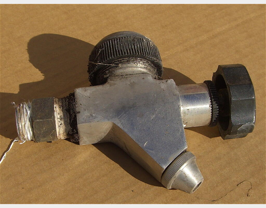 Stainless steel level valve