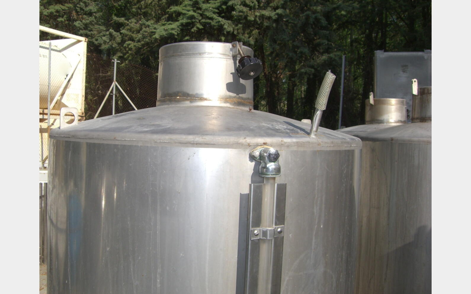 cuve stockage INOX 304L Agroalimentaire (vin rouge) Volume : 1000 litres