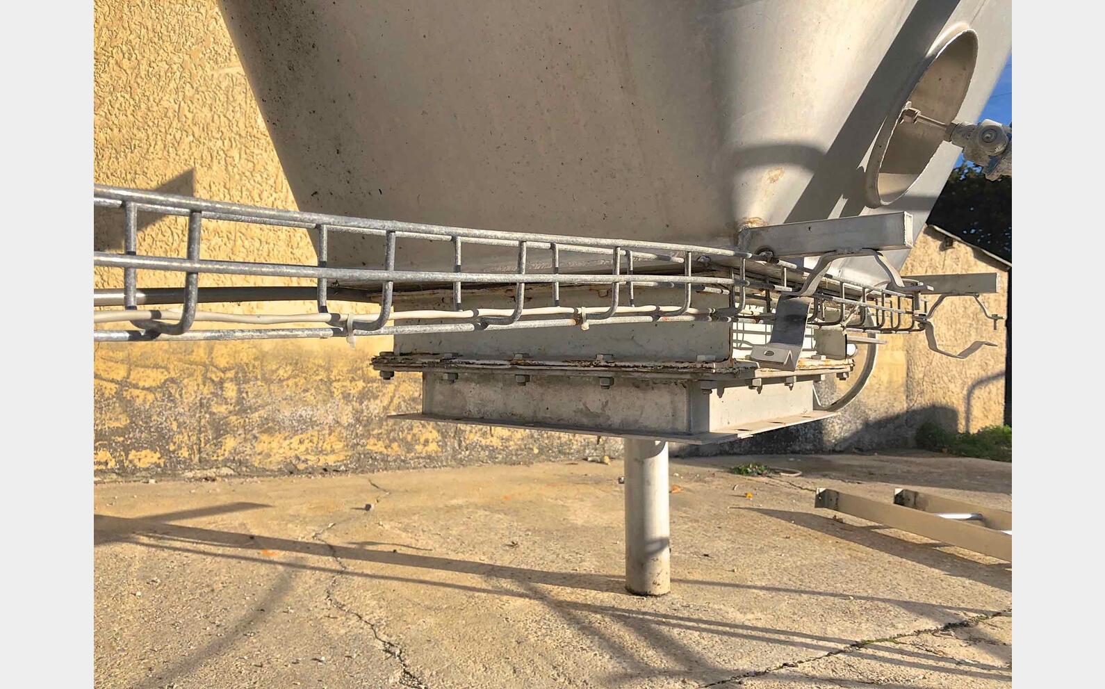 Silo INOX pour vrac Marque : SERIACO Ann&eacute;e : 1995