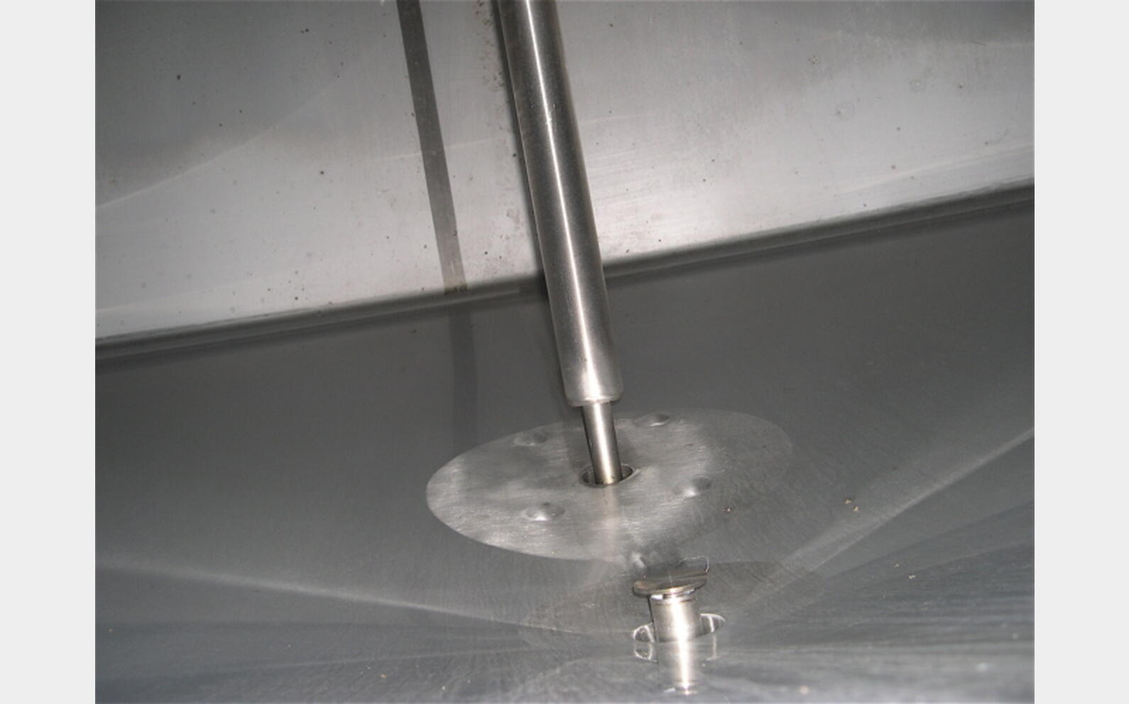 Cuve inox isol&eacute;e agit&eacute;e 20m3 provenance: agroalimentaire