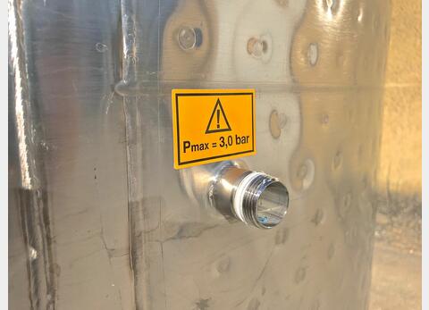 cuve INOX 316 ferm&eacute;e sur pieds MATERIEL NEUF