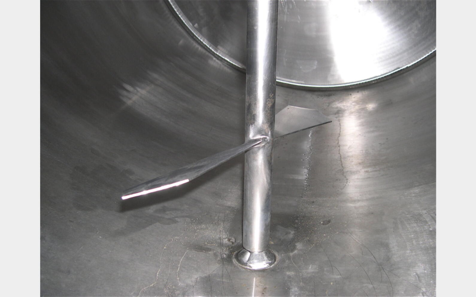 Cuve de m&eacute;lange INOX 304 vinicole Volume : 5.000 litres