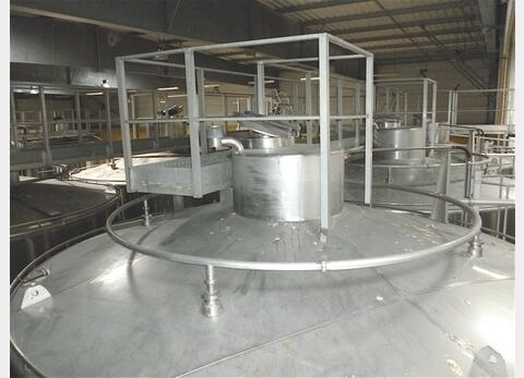 Cuve INOX 316L sur socle - Volume : 1230 hecto (123000 litres)