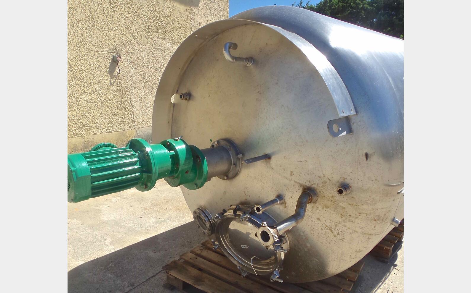 Cuve inox agit&eacute;e