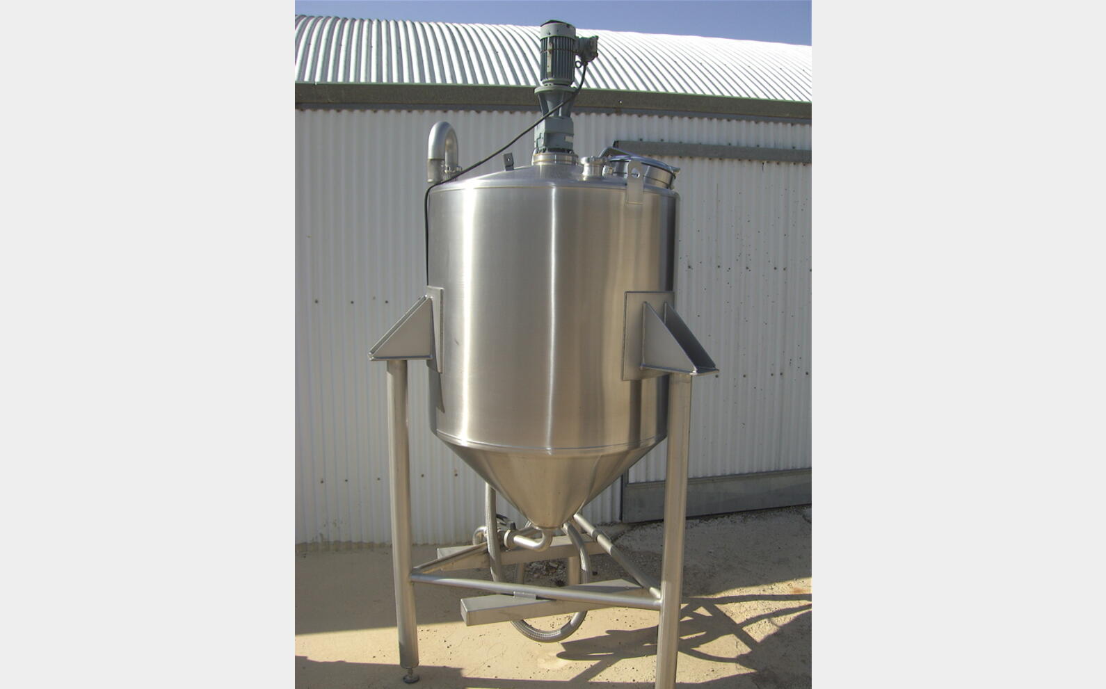 Cuve inox 316L agit&eacute;e de 1000 litres