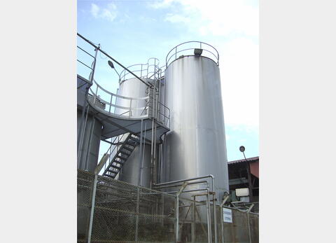 Cuve de stockage verticale de 50 m3 - INOX 304, agitée et isolée