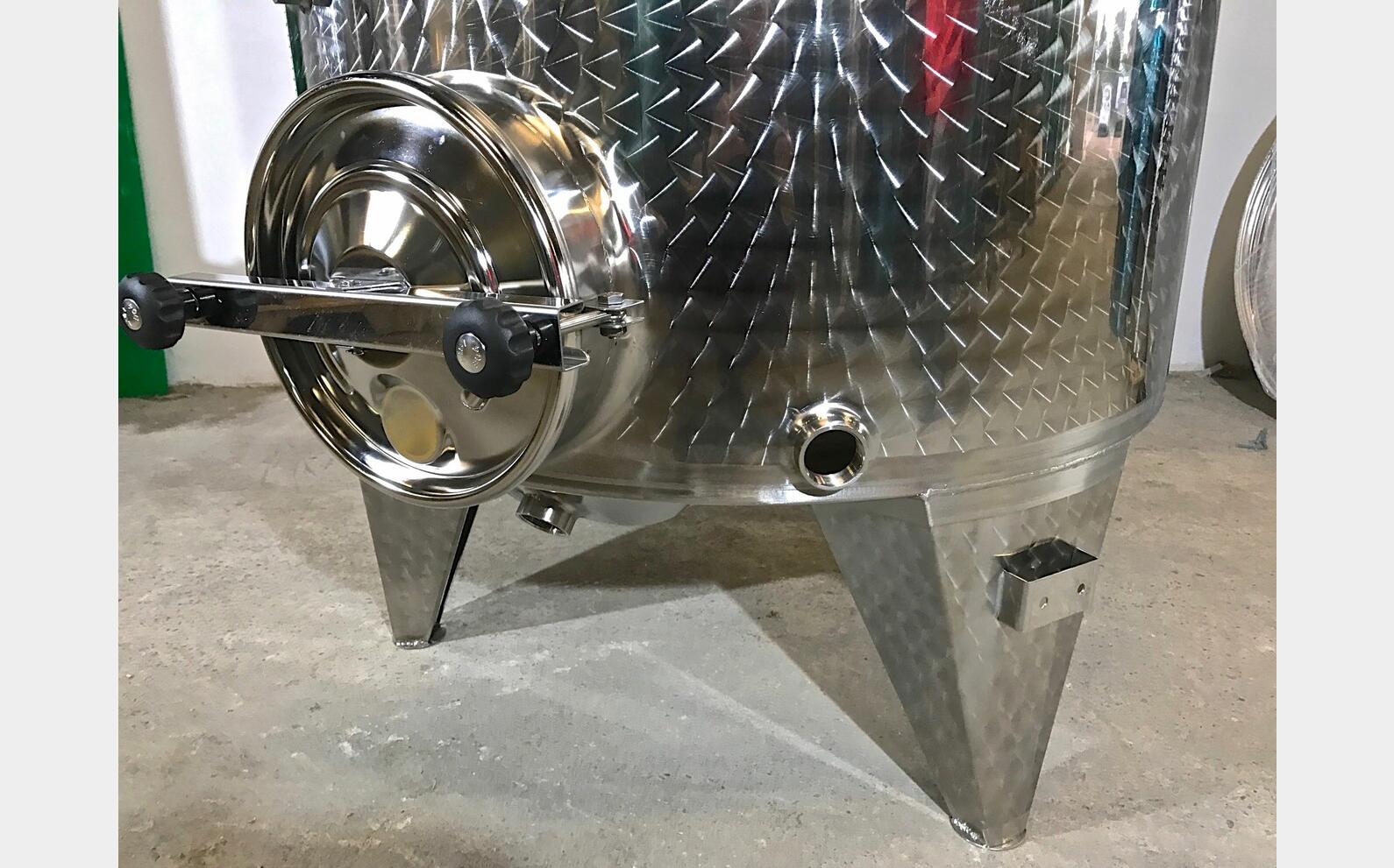 Cuve inox 304 fond bomb&eacute; chap flottant MATERIEL NEUF