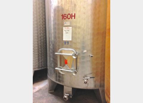 Cuve inox ferm&eacute;e sur pieds