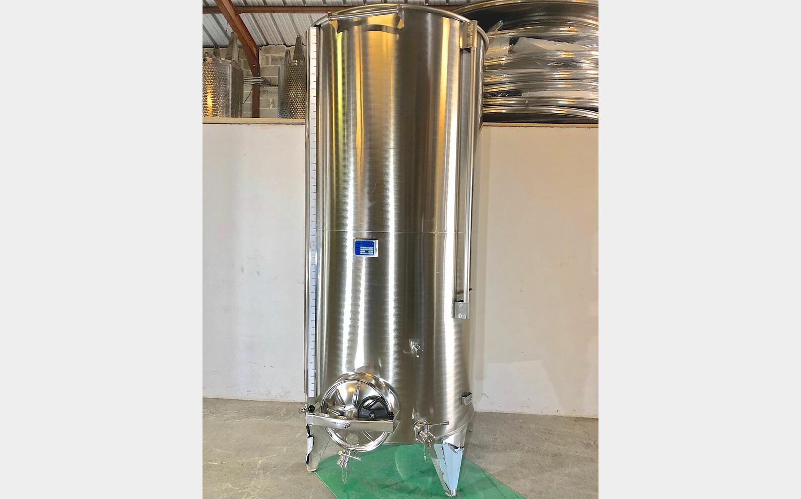 Cuve Inox chapeau flottant de 28 hls MATERIEL NEUF Volume : 2800 litres (28 hls)