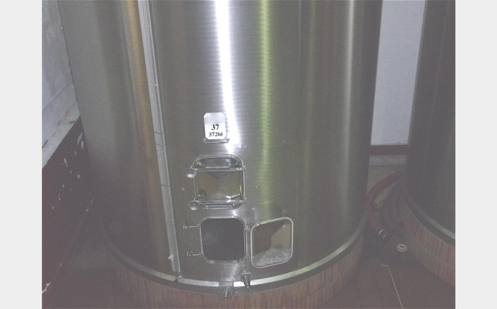 Cuve de stockage INOX Volume : 37200 litres (372 hls)