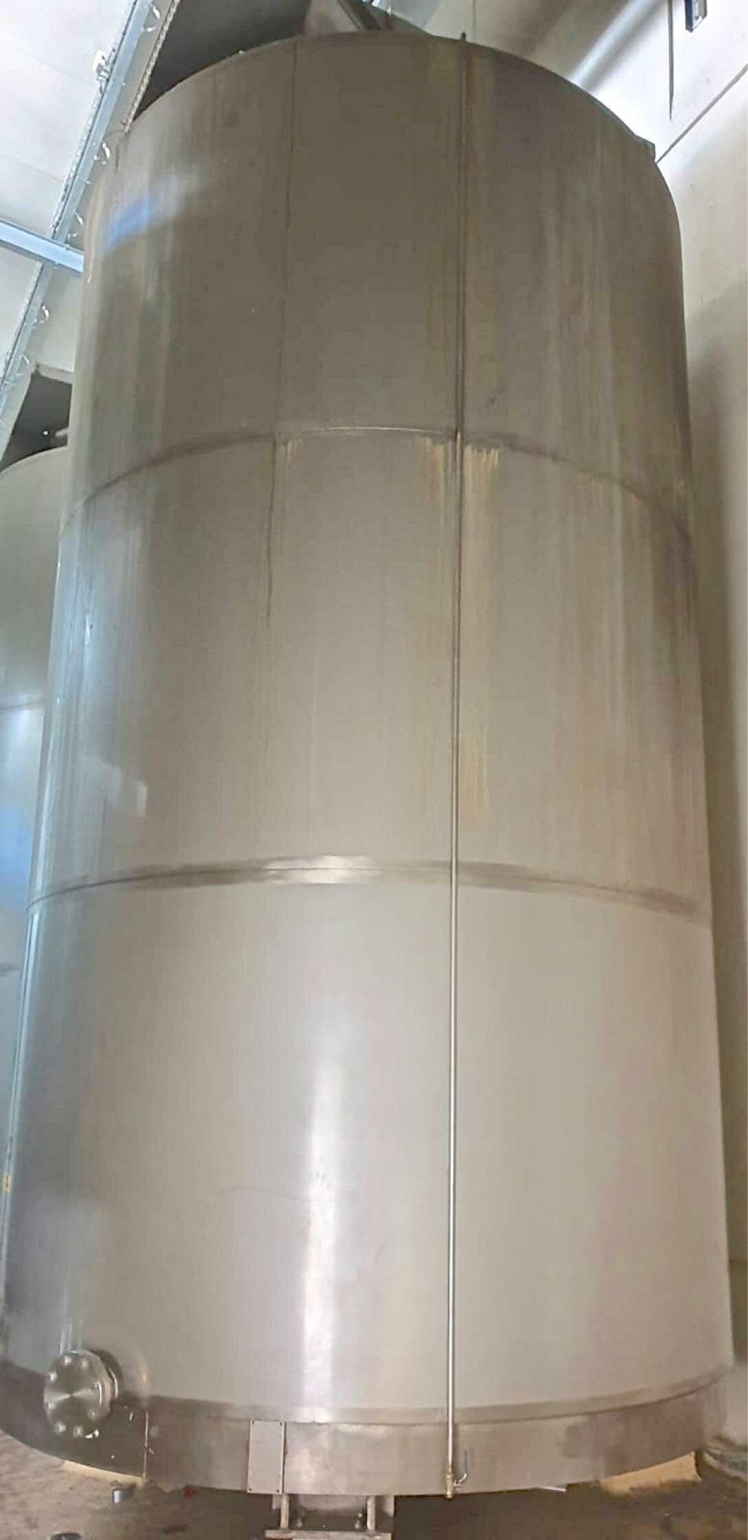 Insulated stainless steel mixing tank