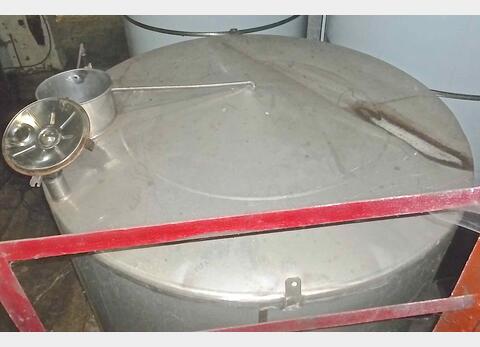 Cuve inox ferm&eacute;e sur pieds