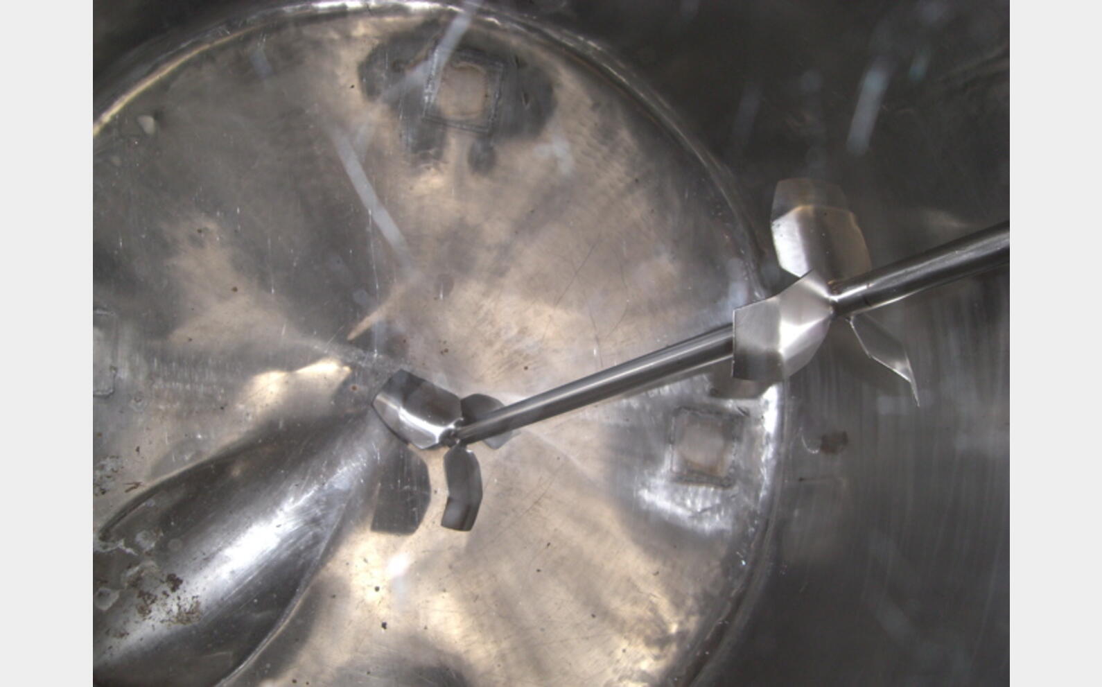 cuve inox 316L agit&eacute;e de 800 litres
