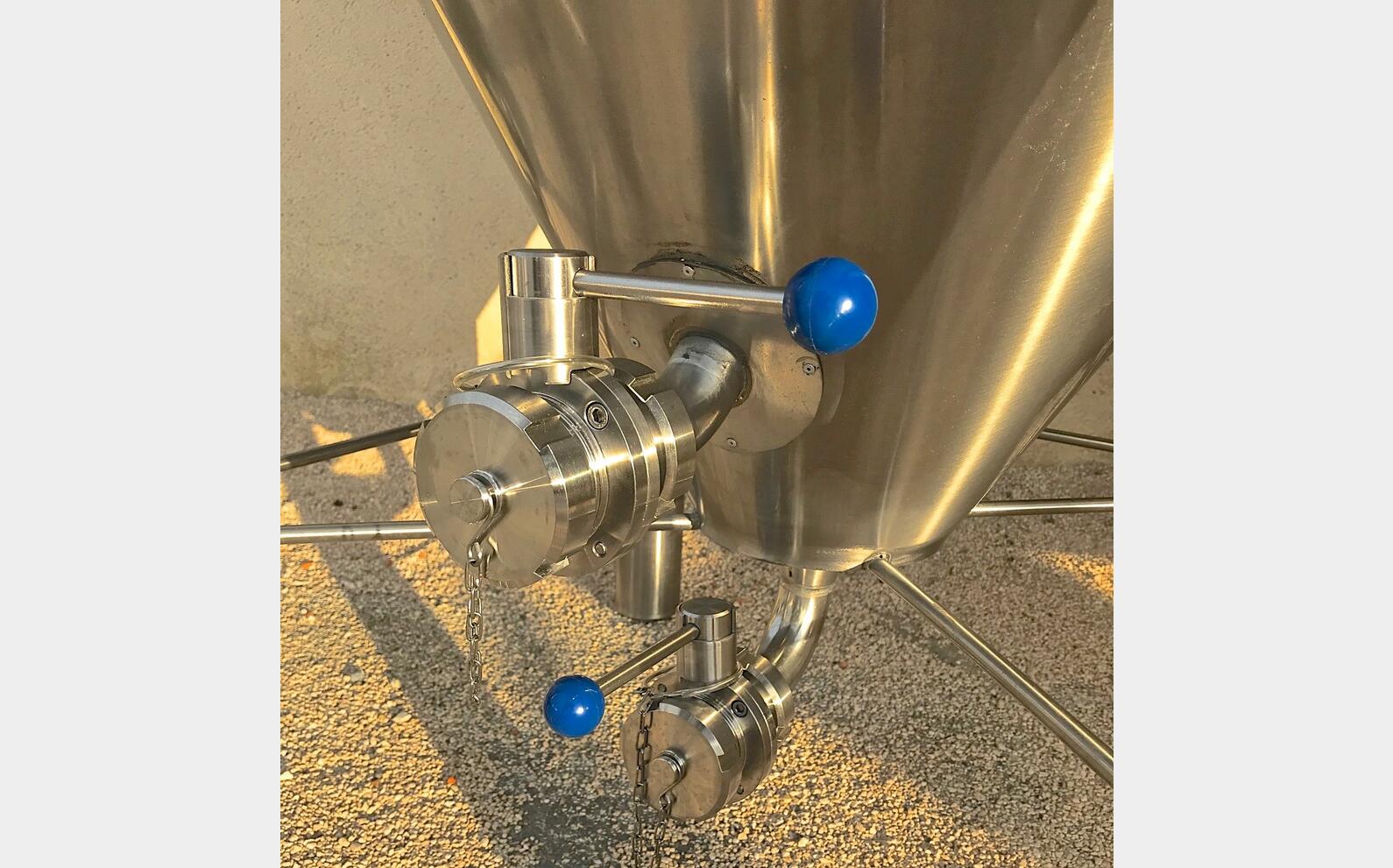 Cuve inox - Isol&eacute;e - Cylindro conique 16 HL (1600 Litres) ARSILAC