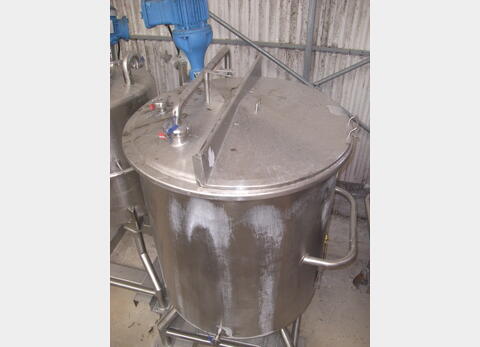 cuve inox 316L agit&eacute;e de 800 litres