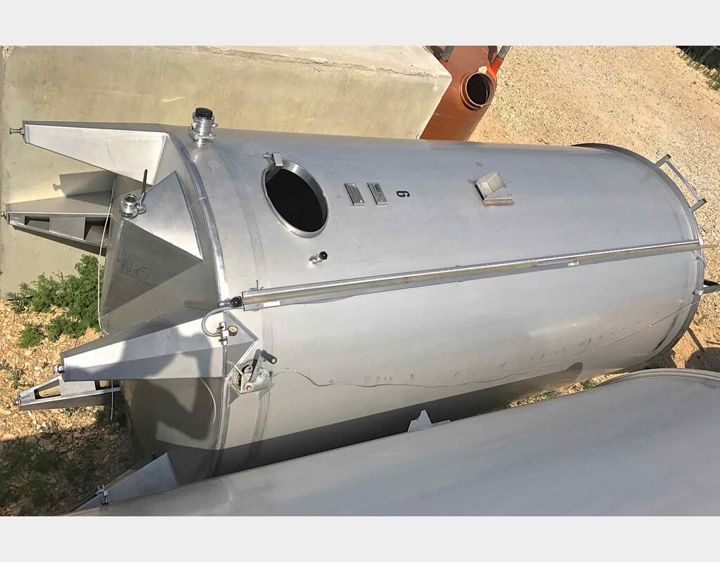 Cuve Inox cylindrique verticale capacit&eacute; : 135 hls