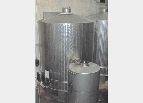 Cuve inox ferm&eacute;e sur pieds