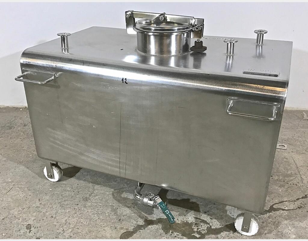 Cuve inox de stockage parall&eacute;l&eacute;pip&egrave;dique