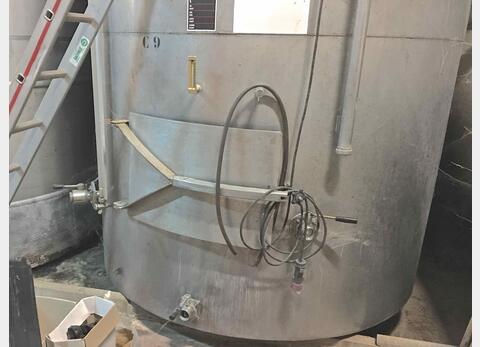 Cuve inox ferm&eacute;e sur pieds