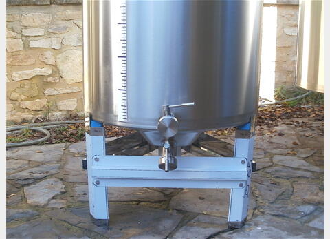 Cuve Inox fond bombé chapeau flottant - avec socle  inox Capacité 400 L