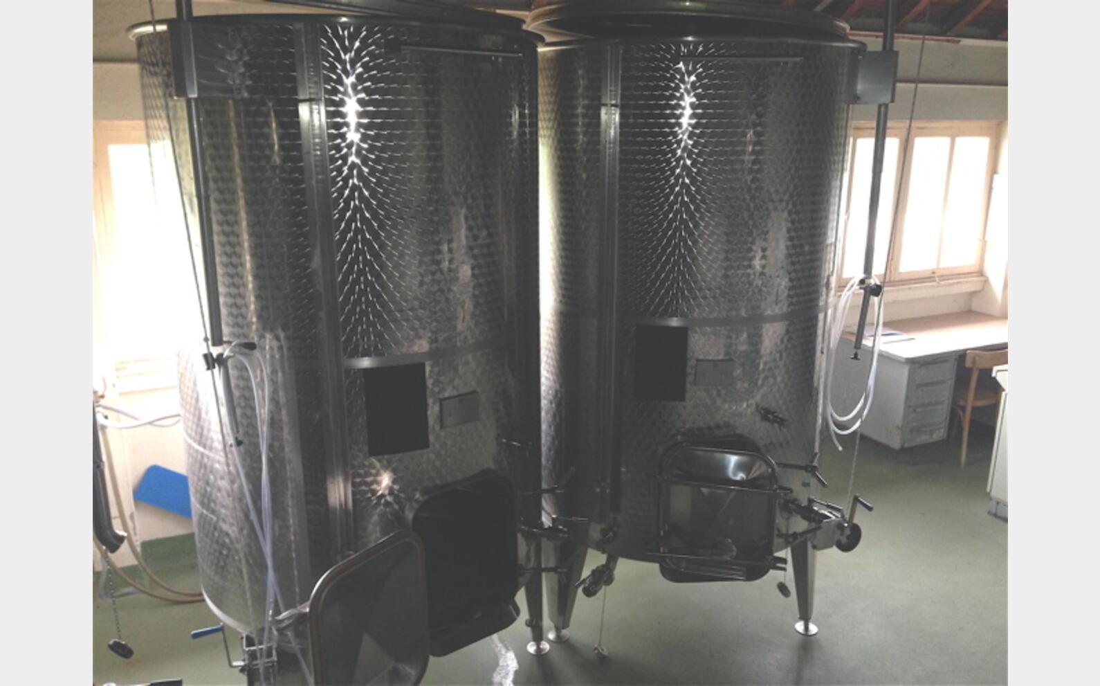 cuve INOX chapeau flottant 2900 litres Ann&eacute;e : 2012 Marque : SK Group